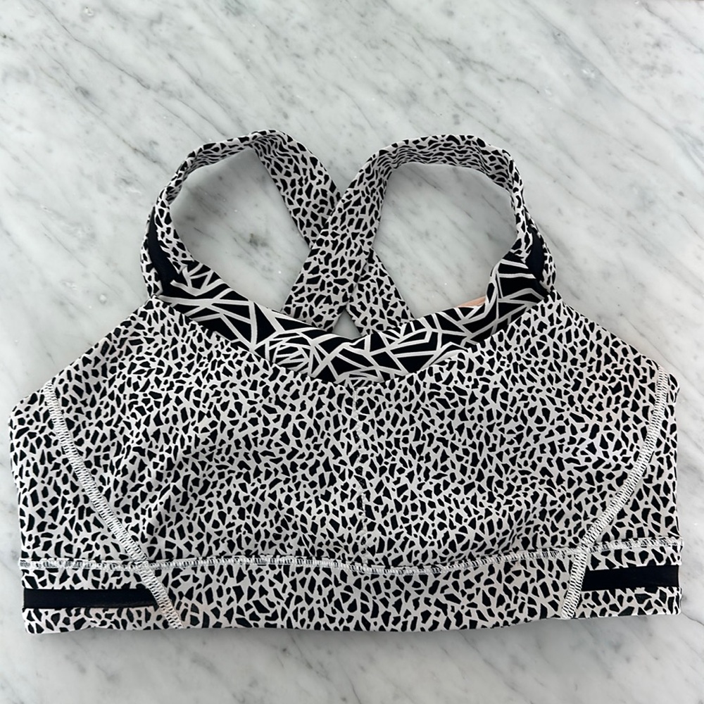Lululemon sports bra